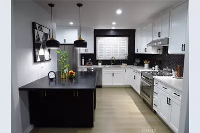 725 W 111th Street, Los Angeles, CA 90044 - Photo 13