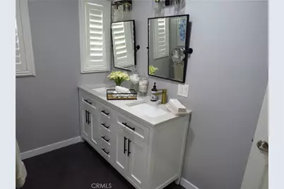 725 W 111th Street, Los Angeles, CA 90044 - Photo 25