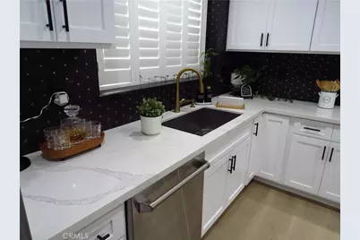 725 W 111th Street, Los Angeles, CA 90044 - Photo 15