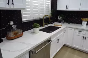 725 W 111th St, Los Angeles, CA 90044 - Photo 15