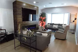 725 W 111th St, Los Angeles, CA 90044 - Photo 11