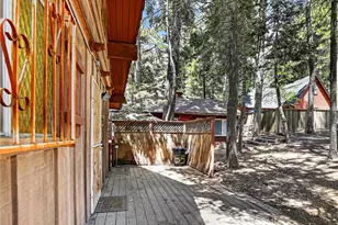 858 Poe Ct, Lake Arrowhead, CA 92352 - Photo 3