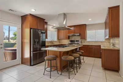 1560 Carnation Way, Upland, CA 91786 - Photo 9