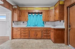 872 W 47th St, Los Angeles, CA 90037 - Photo 19