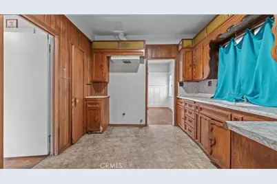 872 W 47th Street, Los Angeles, CA 90037 - Photo 17