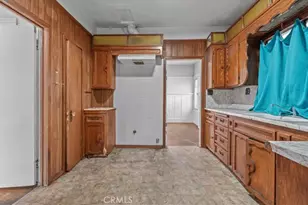 872 W 47th St, Los Angeles, CA 90037 - Photo 17