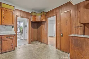 872 W 47th St, Los Angeles, CA 90037 - Photo 13