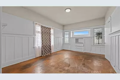 872 W 47th Street, Los Angeles, CA 90037 - Photo 9