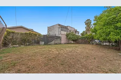 872 W 47th Street, Los Angeles, CA 90037 - Photo 29