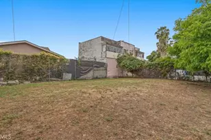 872 W 47th St, Los Angeles, CA 90037 - Photo 29