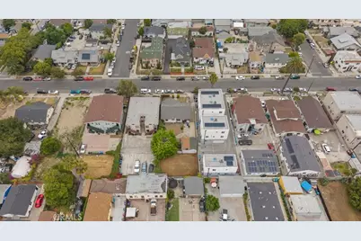 872 W 47th Street, Los Angeles, CA 90037 - Photo 45
