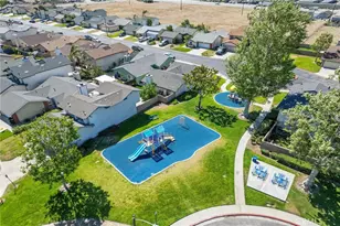 15683 Monica Ct, Fontana, CA 92336 - Photo 29