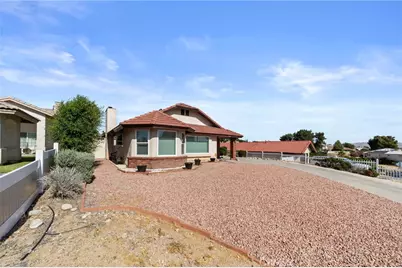 13300 Tamarisk, Victorville, CA 92395 - Photo 3