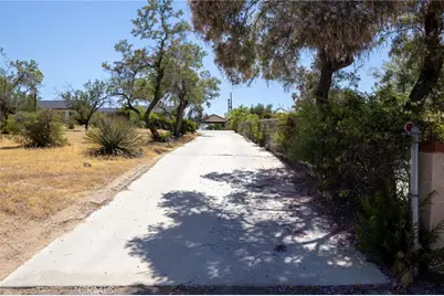 15100 Pocahantas, Apple Valley, CA 92307 - Photo 3