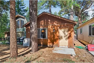 457 Los Angeles, Sugarloaf, CA 92386 - Photo 1