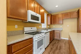 18160 Grove Pl, Fontana, CA 92336 - Photo 11