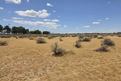35 Tenaya Road, Apple Valley, CA 92307 - Photo 21