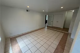 27589 Elder View Dr, Valencia, CA 91354 - Photo 7