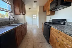 17046 Saticoy St, Van Nuys, CA 91406 - Photo 13