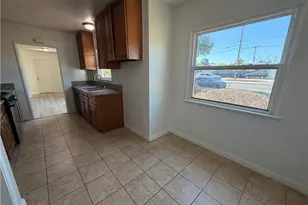 17046 Saticoy St, Van Nuys, CA 91406 - Photo 15