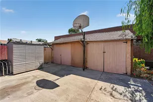 8000 Lou Dillon Ave, Los Angeles, CA 90001 - Photo 21