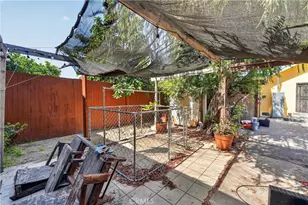 8000 Lou Dillon Ave, Los Angeles, CA 90001 - Photo 23