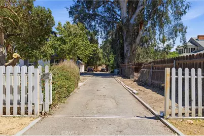 2132 Chester, Bakersfield, CA 93304 - Photo 65