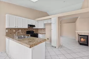 15061 Fuchsia Ct, Fontana, CA 92336 - Photo 9