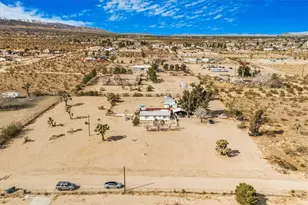 13378 Paramount Rd, Phelan, CA 92371 - Photo 11