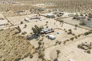 13378 Paramount Rd, Phelan, CA 92371 - Photo 7