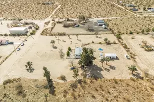13378 Paramount Rd, Phelan, CA 92371 - Photo 9