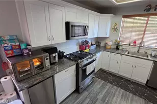 12410 Basswood, Victorville, CA 92395 - Photo 17