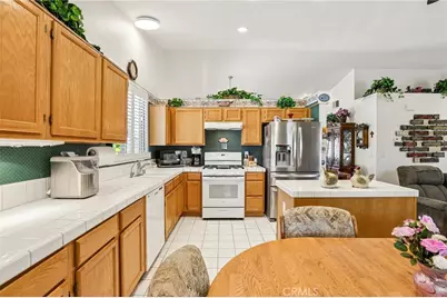44249 Brandon Thomas Way, Lancaster, CA 93536 - Photo 9