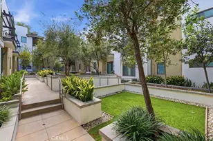 239 S Marengo Ave, Pasadena, CA 91101 - Photo 13