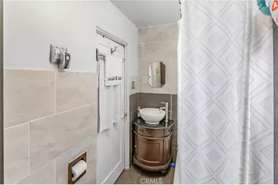 12023 Freeman Avenue, Hawthorne, CA 90250 - Photo 9