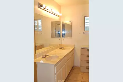 15144 Macadamia Court, Fontana, CA 92335 - Photo 5