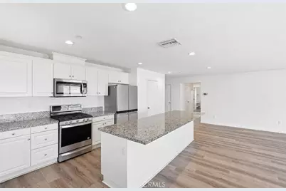 570 Farmstead, Hemet, CA 92543 - Photo 11