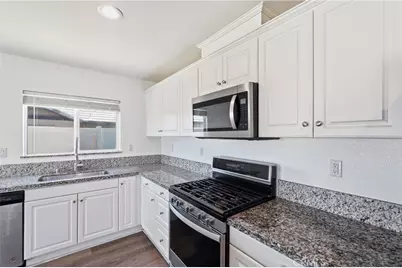 570 Farmstead, Hemet, CA 92543 - Photo 13