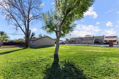 11385 Cedar Avenue, Bloomington, CA 92316 - Photo 9