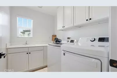 6067 Cone Peak, Fontana, CA 92336 - Photo 37