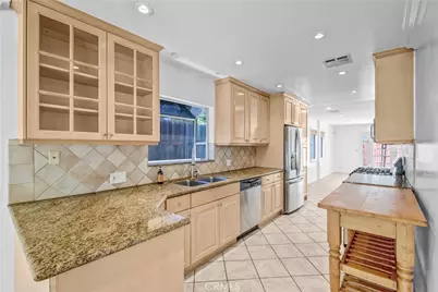 12005 Miranda, Valley Village, CA 91607 - Photo 5