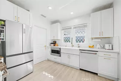 120 N Hobart Boulevard, Los Angeles, CA 90004 - Photo 11