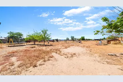 15939 Mojave, Hesperia, CA 92345 - Photo 11
