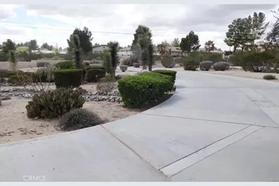 15201 Pocahantas, Apple Valley, CA 92307 - Photo 3