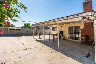 1028 W Woodcrest, Bloomington, CA 92316 - Photo 25