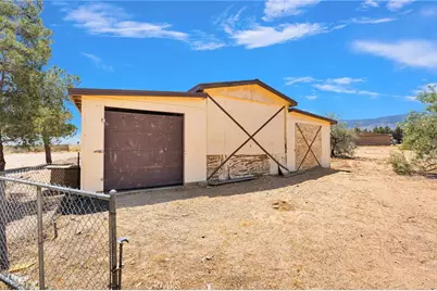 10055 Baker Rd, Lucerne Valley, CA 92356 - Photo 21
