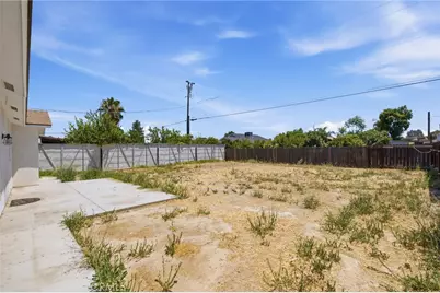 805 Lawson, Bakersfield, CA 93307 - Photo 25