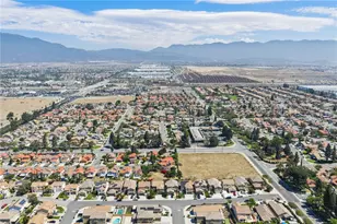 17044 Cerritos, Fontana, CA 92336 - Photo 43