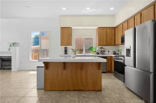 17557 Caprice Way, Victorville, CA 92395 - Photo 7