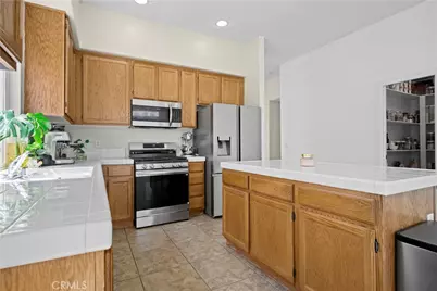 17557 Caprice Way, Victorville, CA 92395 - Photo 9